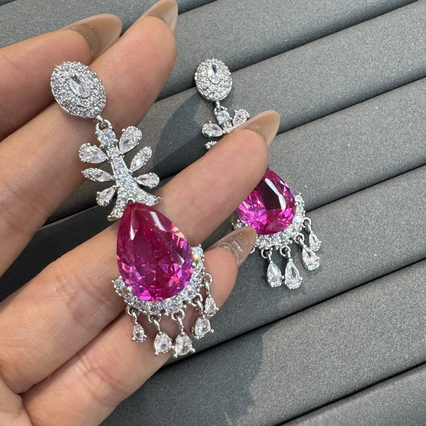 cubic zirconia earrings for women jewelry yellow green fushia pink teardrop dangling earrings gala event party female gift
cubic zirconia earrings for women jewelry yellow green fushia pink teardrop dangling earrings gala event party female gift