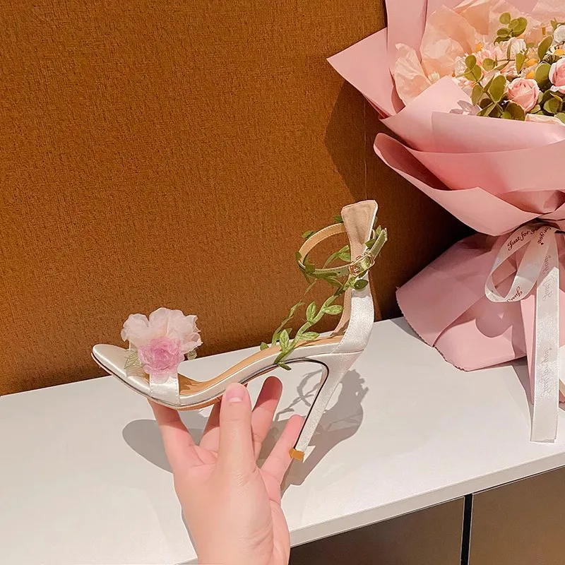 Beauty Fairy Flowers with Green Leafs Strap Sandals Women Chiffon Flowers Pink White Silk High Heels Peep Toe Wedding Shoes
Beauty Fairy Flowers with Green Leafs Strap Sandals Women Chiffon Flowers Pink White Silk High Heels Peep Toe Wedding Shoes