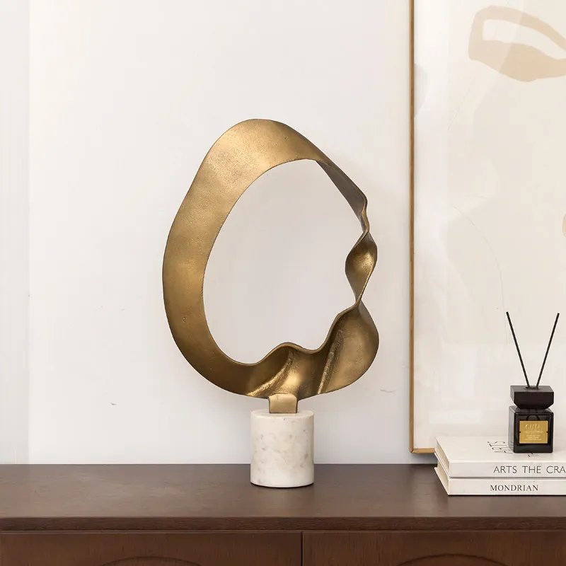 Indian aluminum bronze gold flowing silk ribbon sculpture ornament home high-end art metal abstract soft decoration
Indian aluminum bronze gold flowing silk ribbon sculpture ornament home high-end art metal abstract soft decoration