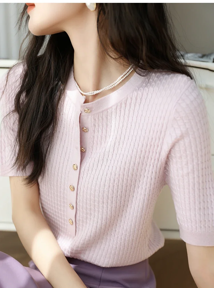 Exquisite Silk Wool Twisted round Neck Sweater Comfortable Soft Short Sleeve Gold Button Detail Simple Design
Exquisite Silk Wool Twisted round Neck Sweater Comfortable Soft Short Sleeve Gold Button Detail Simple Design