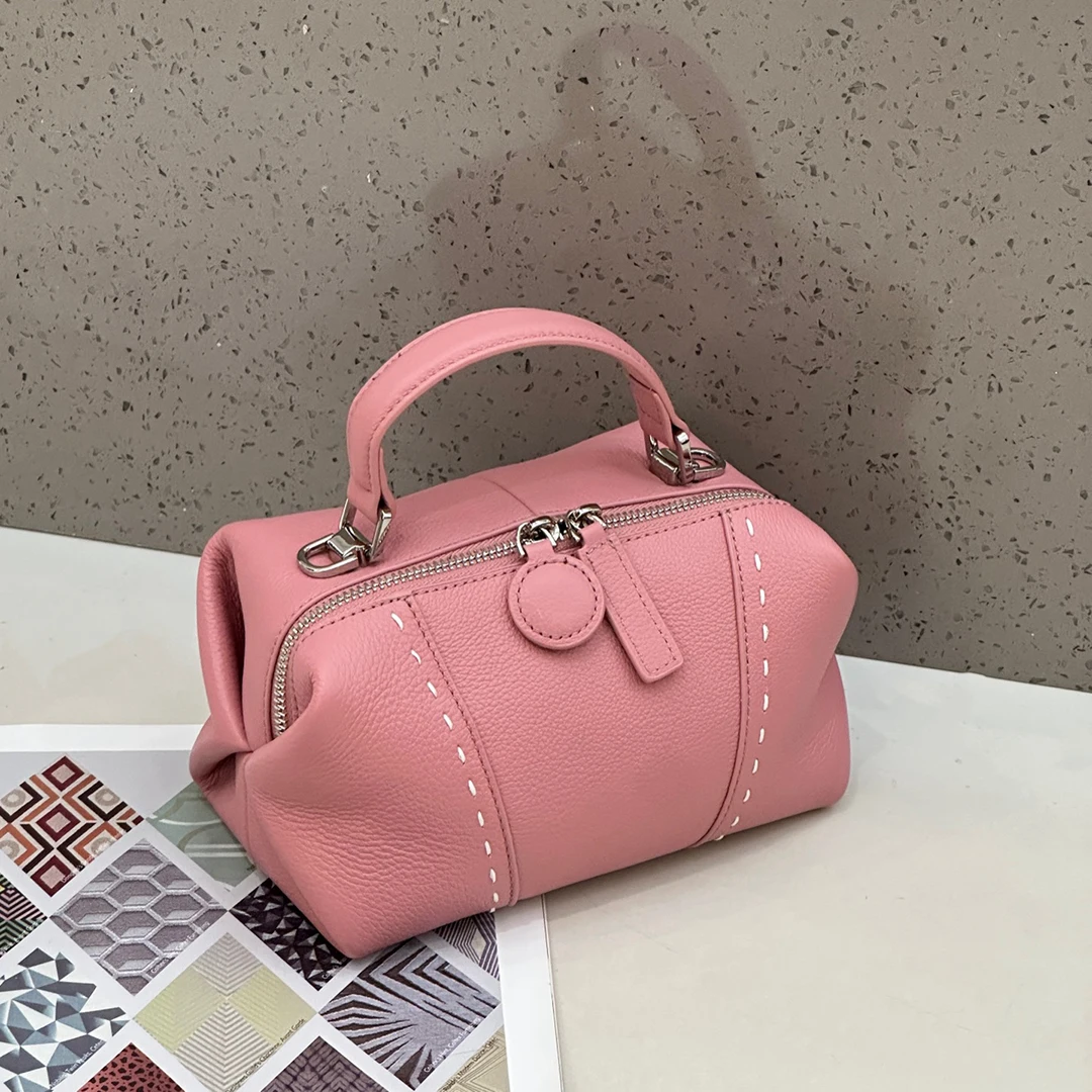Mendy Women's Bag Luxury Bags Designers Soft Pebbled Leather Shoulder Bag Contrast Stitching Mini Boston Pillow Bag Small New In
Mendy Women's Bag Luxury Bags Designers Soft Pebbled Leather Shoulder Bag Contrast Stitching Mini Boston Pillow Bag Small New In