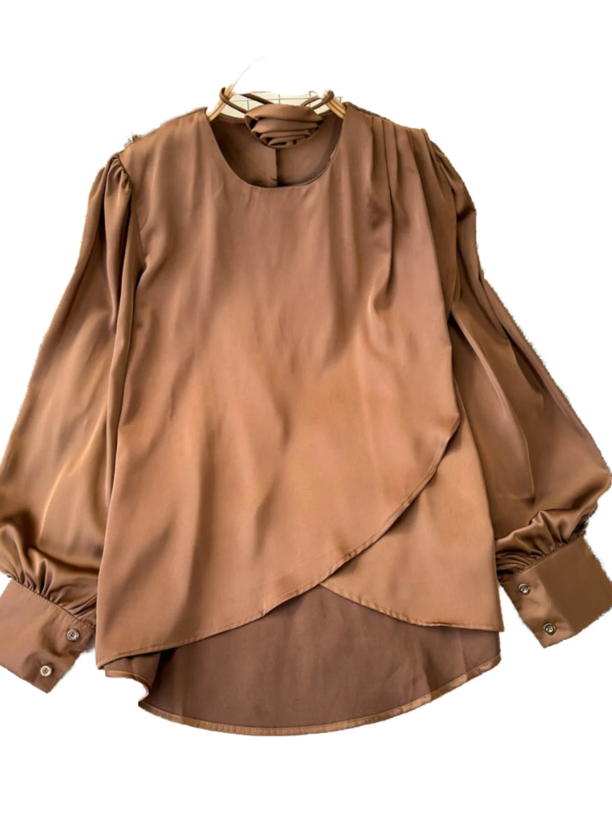 Ele Slim Fit Long Sve атласная футболка женская Faion Design Sense Top модный корейский свободный крой для поездок на работу и ветер
Ele Slim Fit Long Sve атласная футболка женская Faion Design Sense Top модный корейский свободный крой для поездок на работу и ветер