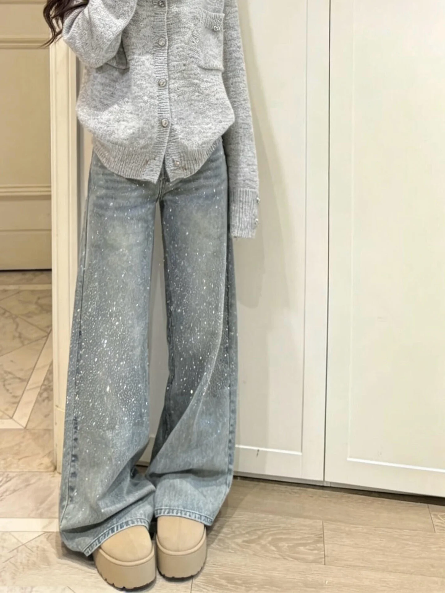 Retro American Style High Waist Wide Leg Jeans Women's Large Size Washed out Denim Pants Spring Summer New Arrival Casual Wear
Retro American Style High Waist Wide Leg Jeans Women's Large Size Washed out Denim Pants Spring Summer New Arrival Casual Wear