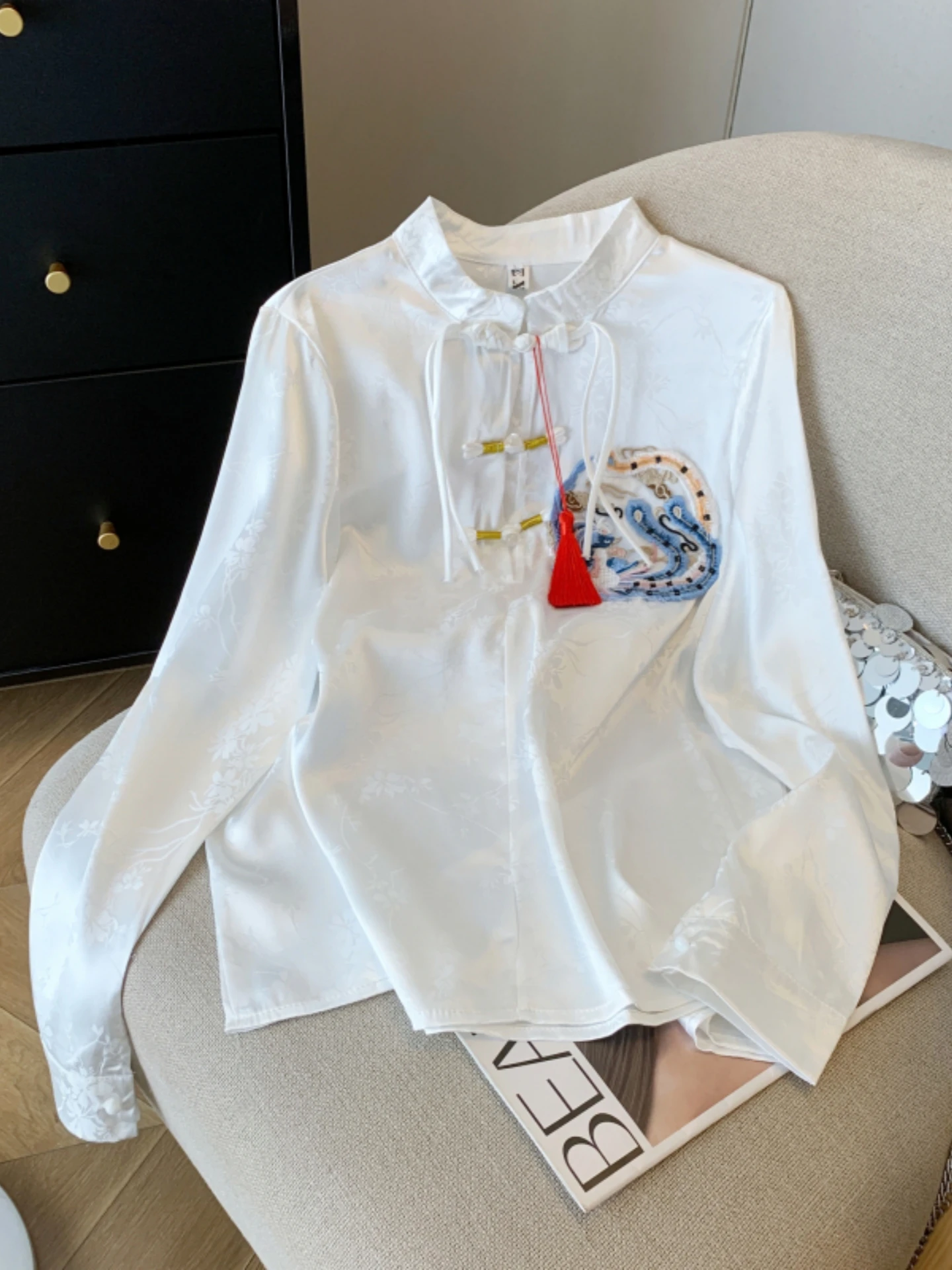 New Chinese Style Long Sleeve White Shirt Women's Base Layer Embroidery Slimming Design Spring Autumn plus Size Fat MM Top
New Chinese Style Long Sleeve White Shirt Women's Base Layer Embroidery Slimming Design Spring Autumn plus Size Fat MM Top