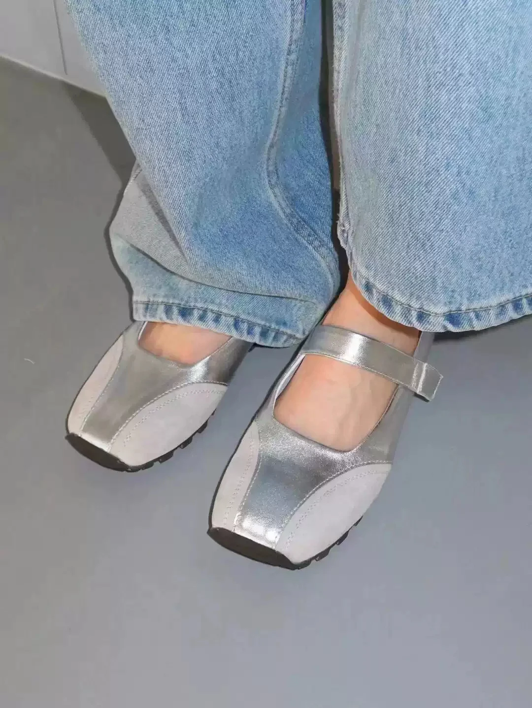 Women's Silver Metallic Split Toe Tabi Mary Jane Flats Adjustable Strap Comfortable Shoes for Y2K Retro Casual Daily Street Wear
Women's Silver Metallic Split Toe Tabi Mary Jane Flats Adjustable Strap Comfortable Shoes for Y2K Retro Casual Daily Street Wear