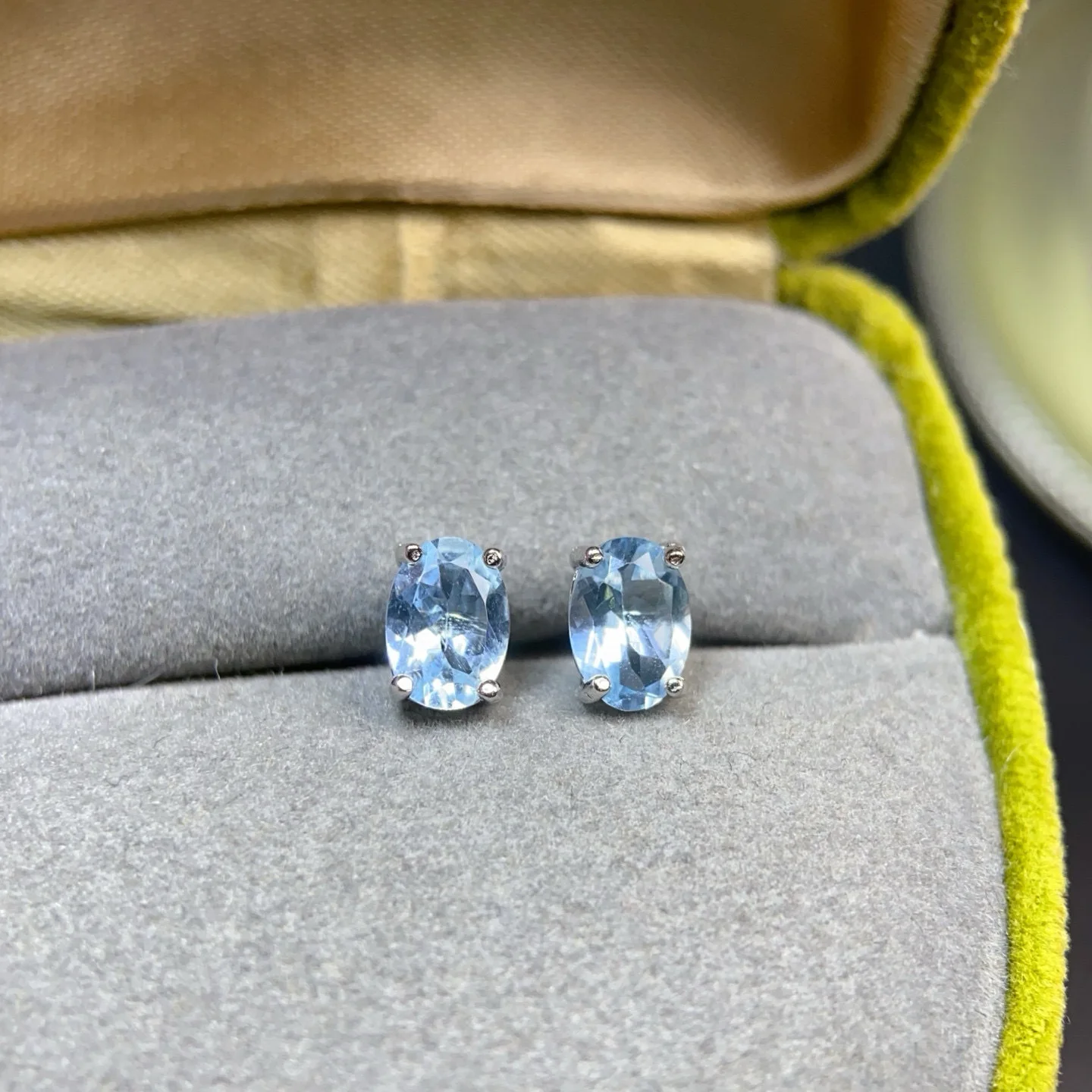S925 Inlaid Natural Aquamarine Earrings Studs Certifiable Gemstone March Birthstone for Women Healing Jewelry Hope Courage
S925 Inlaid Natural Aquamarine Earrings Studs Certifiable Gemstone March Birthstone for Women Healing Jewelry Hope Courage