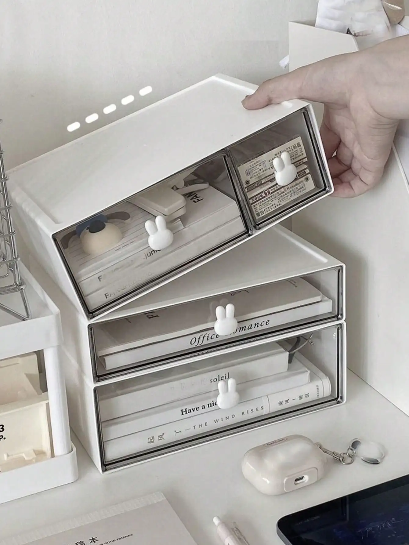 1pc Multifunctional Drawer Type Desktop Organizer Box, Skincare, Stationery, Jewelry, Cosmetics Storage Box For Office, Dorm, Makeup Tools Display, Hair Accessories, Lipstick & Perfume Holder
1pc Multifunctional Drawer Type Desktop Organizer Box, Skincare, Stationery, Jewelry, Cosmetics Storage Box For Office, Dorm, Makeup Tools Display, Hair Accessories, Lipstick & Perfume Holder