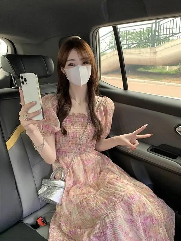 Bubble sleeve floral dress for summer 2024 new style slim fit waist design mid length design elegant fairy dress 8OCC
Bubble sleeve floral dress for summer 2024 new style slim fit waist design mid length design elegant fairy dress 8OCC