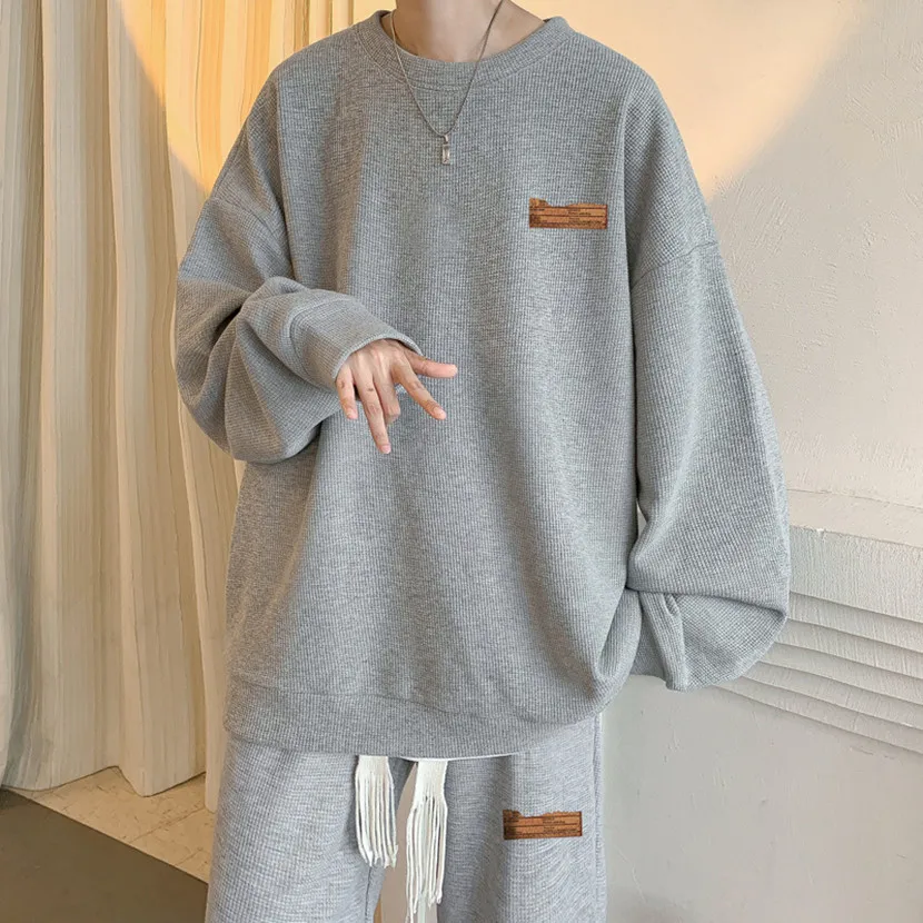 Свободный комплект спортивной одежды для мальчиков: худи с круглым вырезом и брюки, повседневный осенний стиль, удобный, дышащий, молодежный, однотонный дизайн
Свободный комплект спортивной одежды для мальчиков: худи с круглым вырезом и брюки, повседневный осенний стиль, удобный, дышащий, молодежный, однотонный дизайн