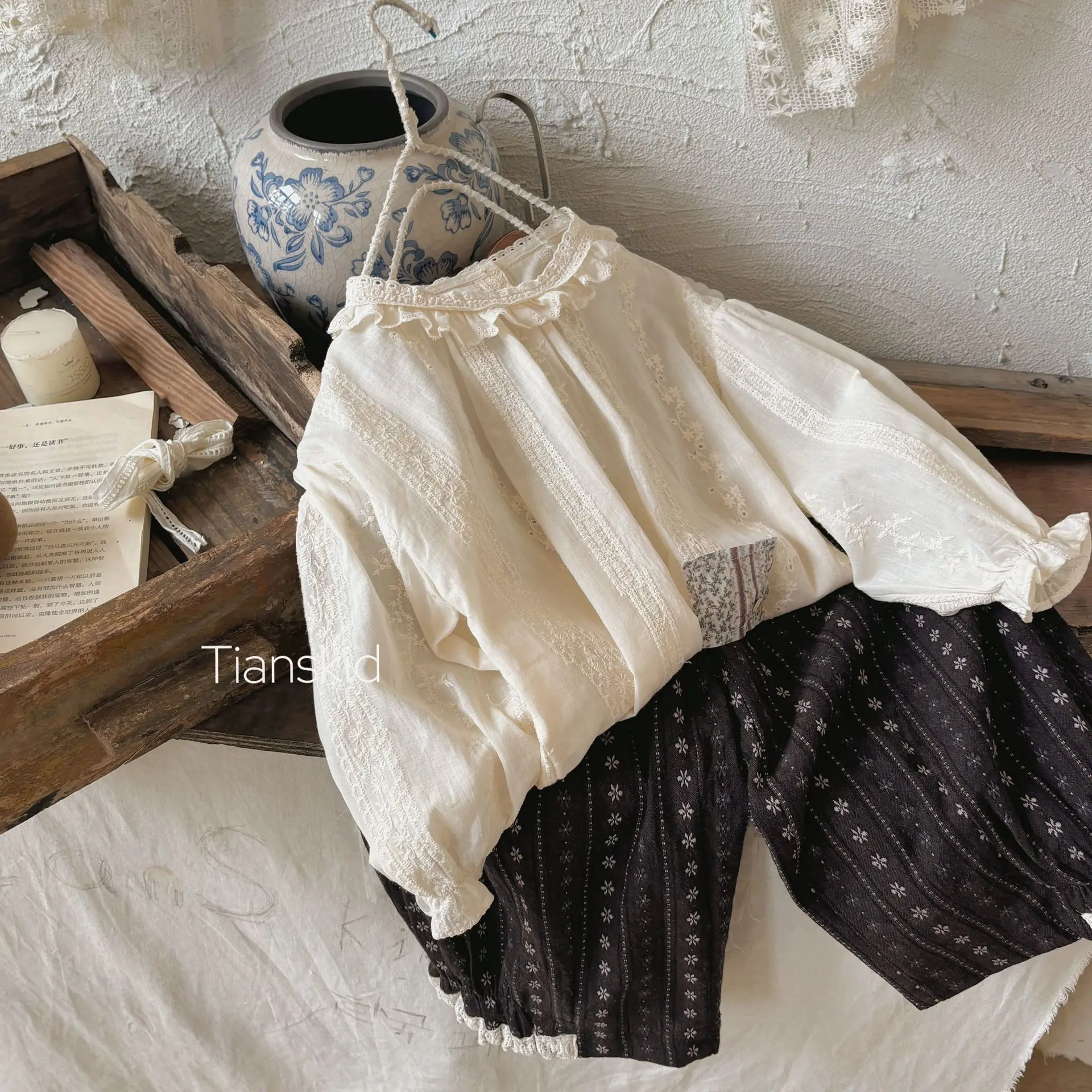 2025 Spring New Korean Children's Clothing Girls' Embroidered Shirt Two Piece Set Korean Simple Style Fashion
2025 Spring New Korean Children's Clothing Girls' Embroidered Shirt Two Piece Set Korean Simple Style Fashion