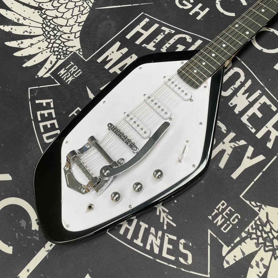 New 12-String Electric Guitar with Sss Pickup, Silver Hardware, Waterdrop-Shaped Electric Guitars, Unique Personality Guitarra
New 12-String Electric Guitar with Sss Pickup, Silver Hardware, Waterdrop-Shaped Electric Guitars, Unique Personality Guitarra