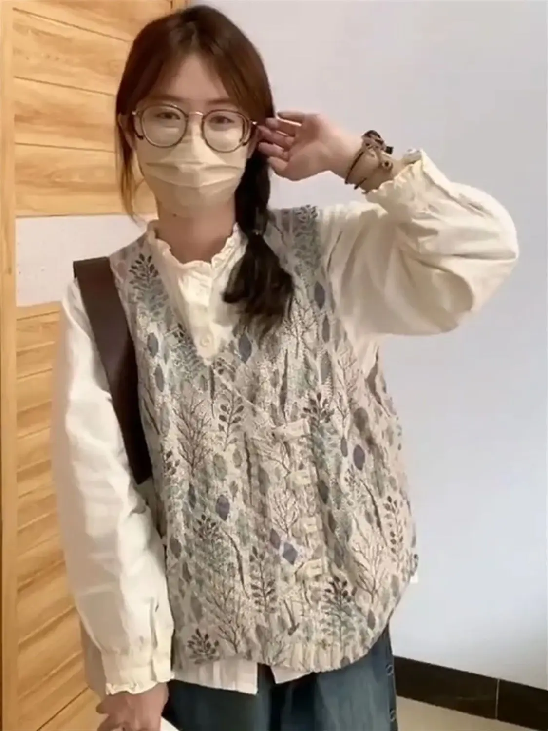 Preppy Two Piece Set 2025 Printed Frog Closure Vest Apricot Ruffle Blouse Light Academia Aesthetic Layering Fashion
Preppy Two Piece Set 2025 Printed Frog Closure Vest Apricot Ruffle Blouse Light Academia Aesthetic Layering Fashion