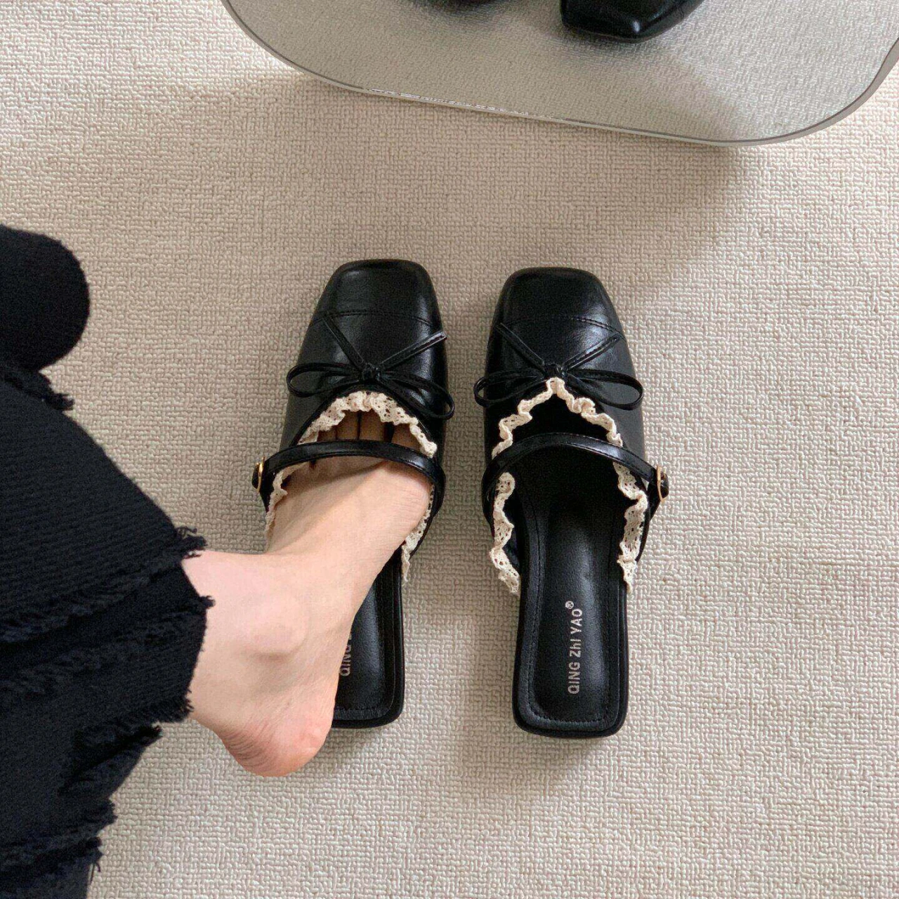 Women's Square Toe Lace Trim Bow Mule Sandals 2026 Summer Flat Strap Design Casual Outdoor Comfortable Daily Wear Slippers
Women's Square Toe Lace Trim Bow Mule Sandals 2026 Summer Flat Strap Design Casual Outdoor Comfortable Daily Wear Slippers