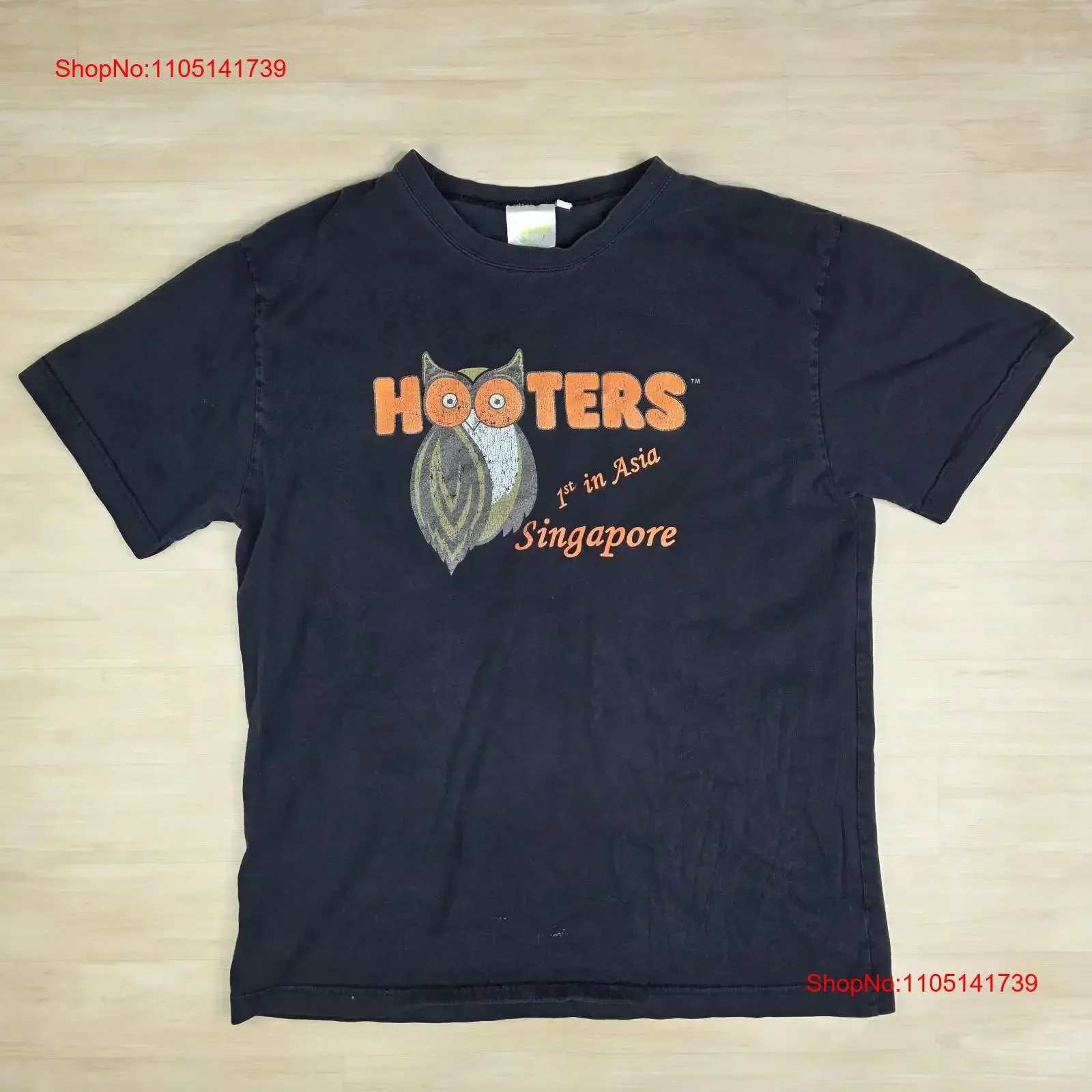 Винтажные футболки Hooters Singapore First in Asia Makes You Happy Размер маленького винтажного стираного топа для повседневной носки Мягкий универсальный
Винтажные футболки Hooters Singapore First in Asia Makes You Happy Размер маленького винтажного стираного топа для повседневной носки Мягкий универсальный