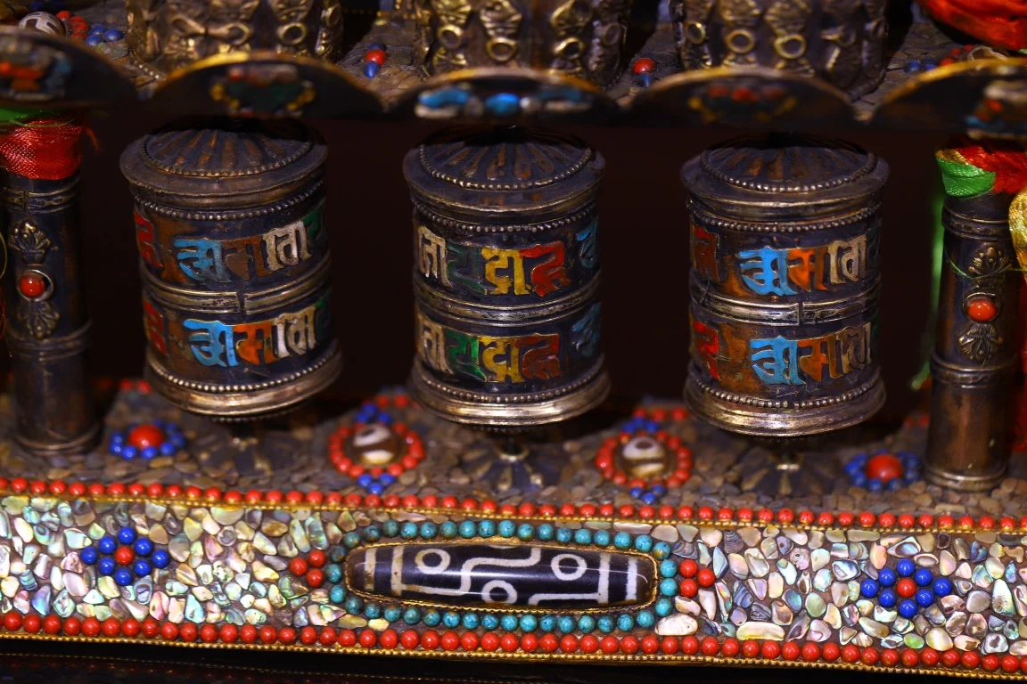 10"Tibetan Temple Collection Old Purple Bronze Mosaic Gem gZi Beads Shell Sanskrit Three barrels Prayer Wheel Old Scriptures
10"Tibetan Temple Collection Old Purple Bronze Mosaic Gem gZi Beads Shell Sanskrit Three barrels Prayer Wheel Old Scriptures