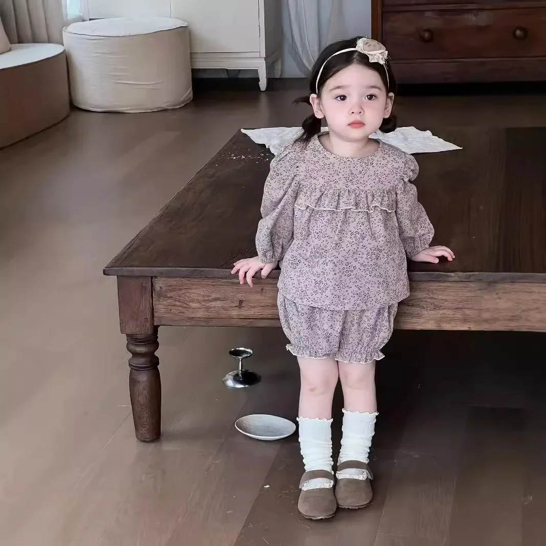 Autumn Baby Girl Floral Shorts Long Sleeved Set 2024 New Korean Floral Ruffles Pullover Top Shorts Two Piece Set
Autumn Baby Girl Floral Shorts Long Sleeved Set 2024 New Korean Floral Ruffles Pullover Top Shorts Two Piece Set