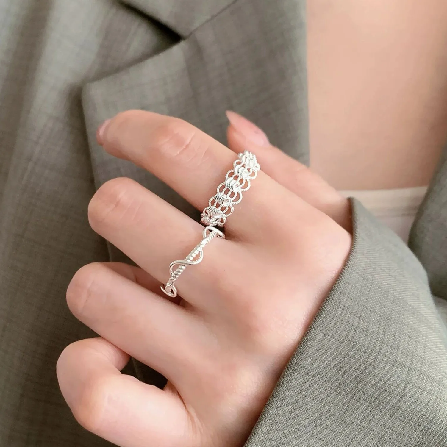 VENTFILLE 925 Sterling Silver Retro Geometric Wave Ring For Women Simple Sweet Lace Temperament Party Gift Jewelry New Trendy
VENTFILLE 925 Sterling Silver Retro Geometric Wave Ring For Women Simple Sweet Lace Temperament Party Gift Jewelry New Trendy