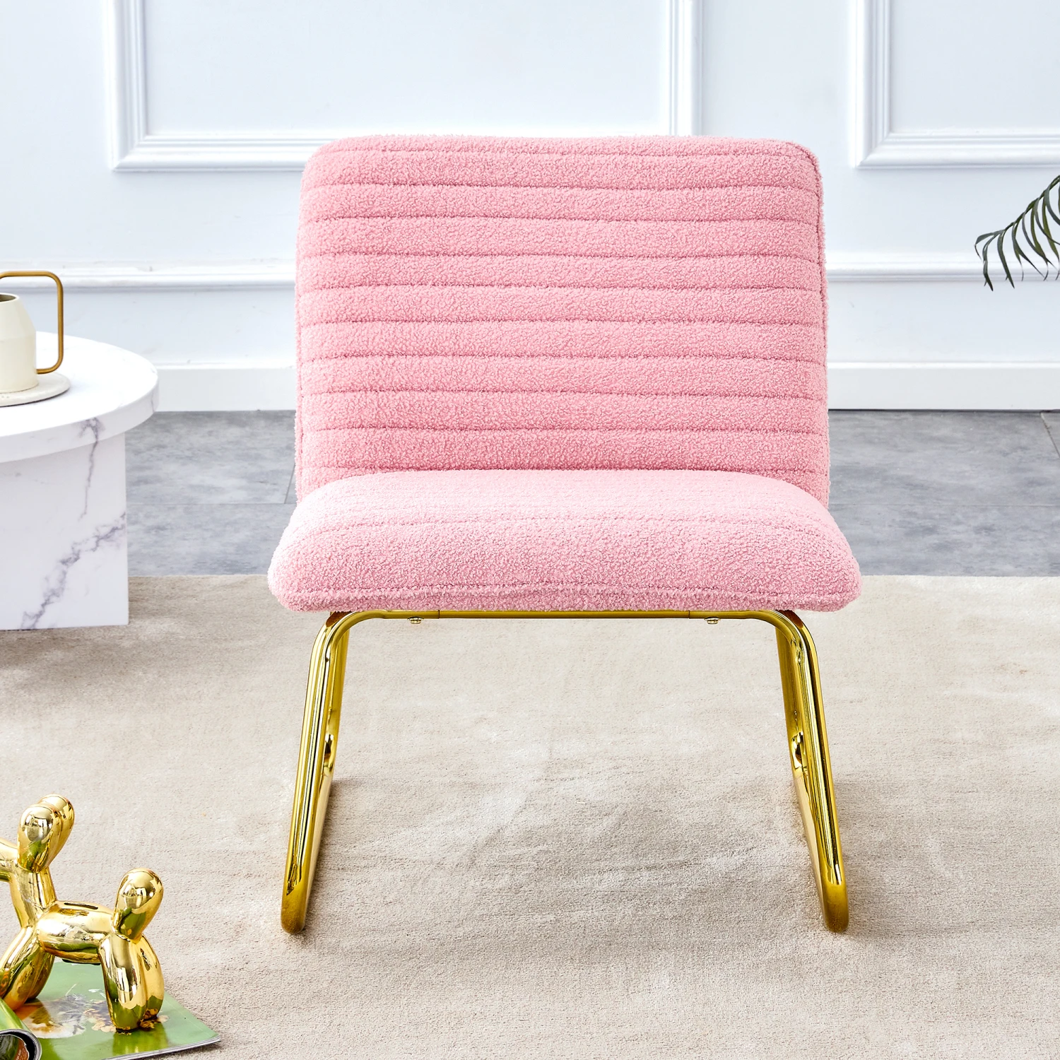 Modern minimalist pink plush fabric single person sofa chair with golden metal legs. Suitable for living room, bedroom, club, co
Modern minimalist pink plush fabric single person sofa chair with golden metal legs. Suitable for living room, bedroom, club, co