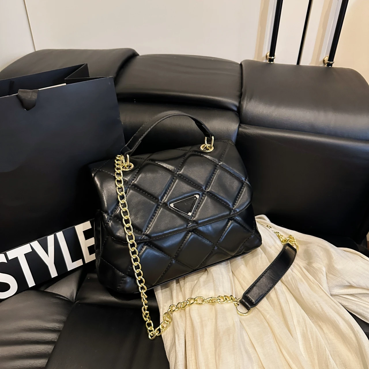 Fashion Forward Clutch Purse - Slim Minimalist Evening Bag With Metallic Letter Logo And Chain-Link Shoulder Strap
Fashion Forward Clutch Purse - Slim Minimalist Evening Bag With Metallic Letter Logo And Chain-Link Shoulder Strap
