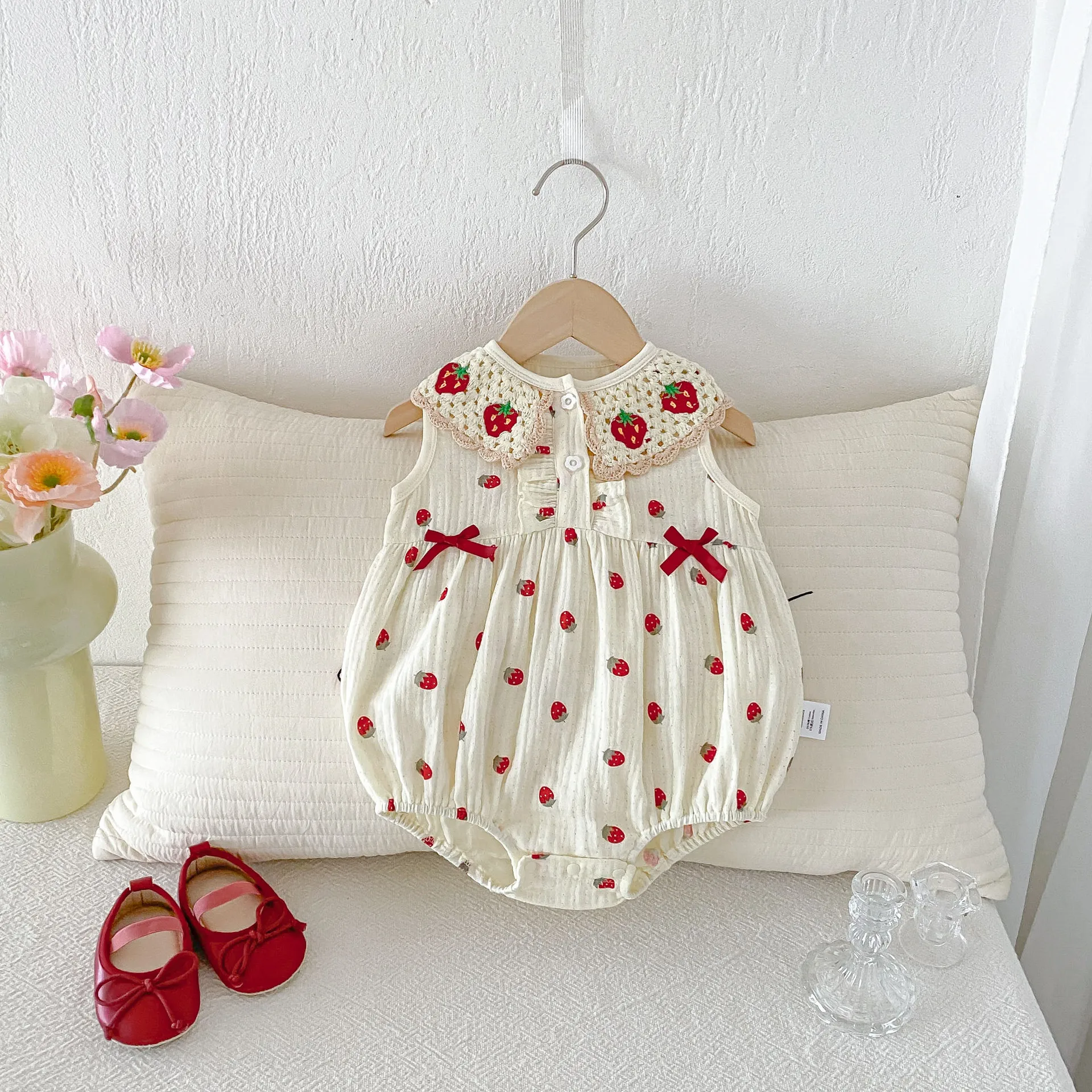 Summer Newborn Girls Clothes Baby Bodysuit Cotton Breathable Knitted Collar Infant Girl One Piece Sleeveless Strawberry Romper
Summer Newborn Girls Clothes Baby Bodysuit Cotton Breathable Knitted Collar Infant Girl One Piece Sleeveless Strawberry Romper
