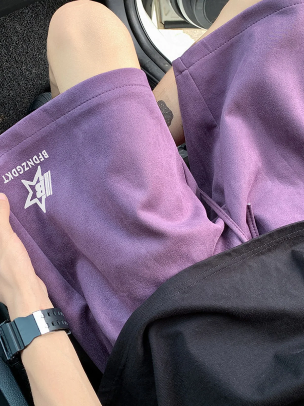 Мужские летние тонкие фиолетовые спортивные брюки American Sle Baskeall Sport, удлиненные, выше колена, средней длины (5/6 длины)
Мужские летние тонкие фиолетовые спортивные брюки American Sle Baskeall Sport, удлиненные, выше колена, средней длины (5/6 длины)