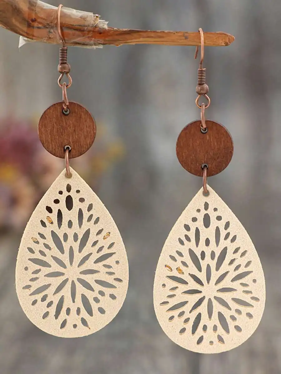 Vintage Bohemian Hollow Carved Leather Wood Slice Dangle Earrings For Women
Vintage Bohemian Hollow Carved Leather Wood Slice Dangle Earrings For Women