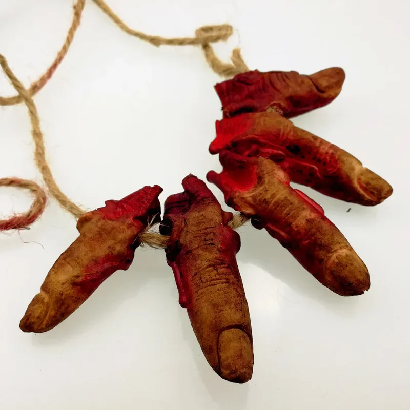 1pcs Horror Hanging Prop Fake Dead Broken Hands Terror Halloween Party Decoration Haunted House Decor Prop Ornament
1pcs Horror Hanging Prop Fake Dead Broken Hands Terror Halloween Party Decoration Haunted House Decor Prop Ornament