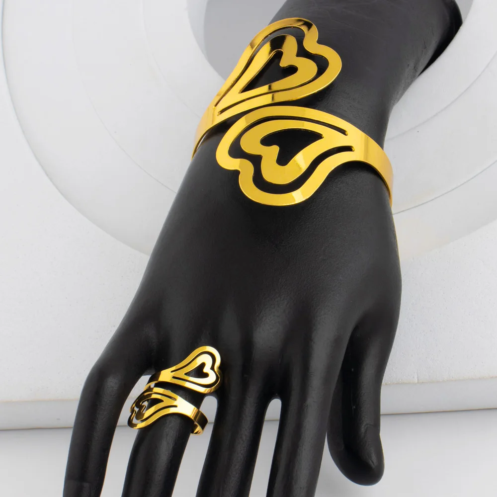 Indian Gold Color Heart Shaped Bracelets with Ring Luxury Trendy Female Dubai Jewelry Set design Exaggerated Party Gift
Indian Gold Color Heart Shaped Bracelets with Ring Luxury Trendy Female Dubai Jewelry Set design Exaggerated Party Gift