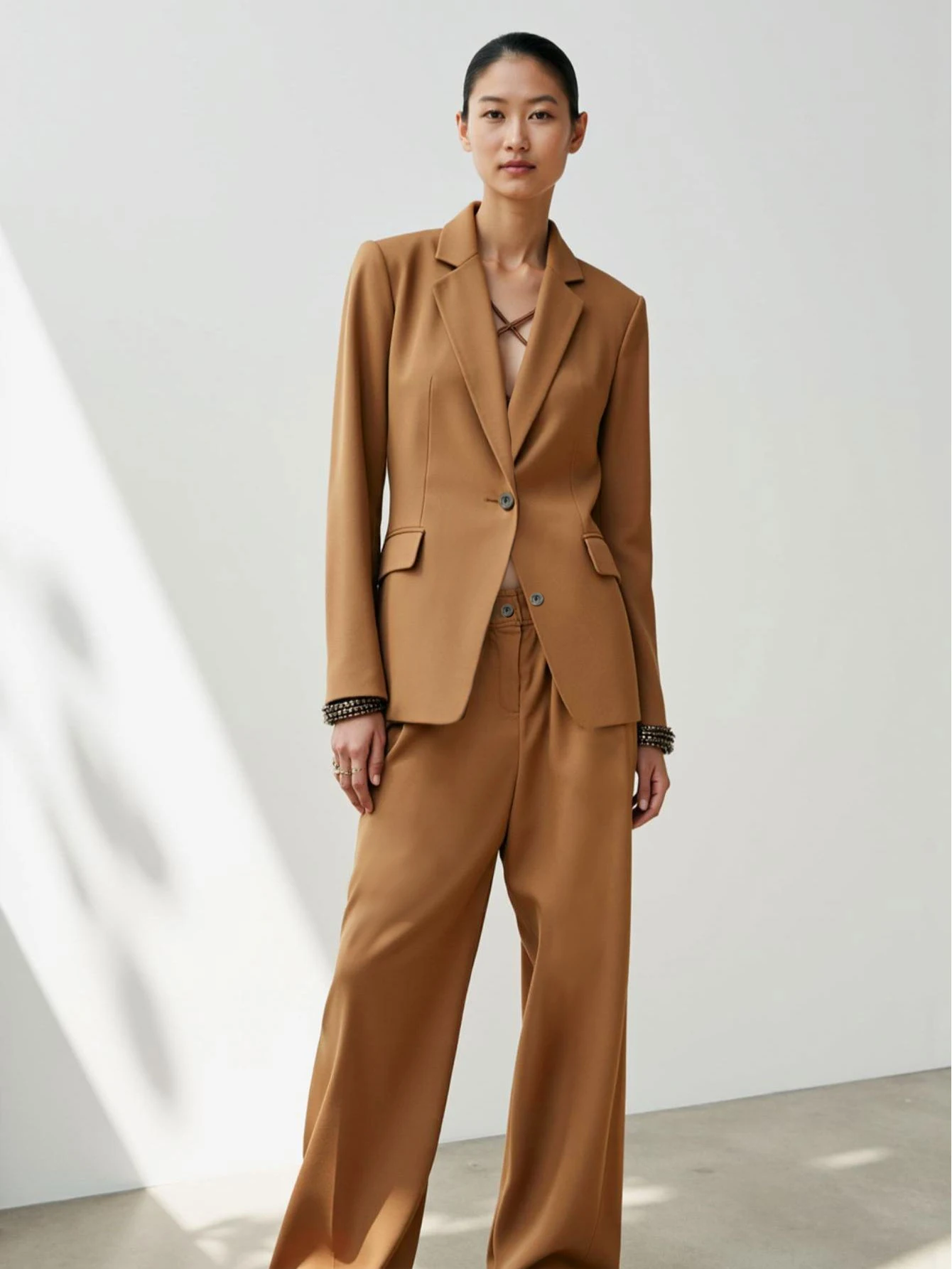 Бутик осенних комплектов Mia Muse, 2025 г., женские K-модные однотонные пиджаки с длинными рукавами и лацканами, широкие брюки, офисные женские комплекты
Бутик осенних комплектов Mia Muse, 2025 г., женские K-модные однотонные пиджаки с длинными рукавами и лацканами, широкие брюки, офисные женские комплекты