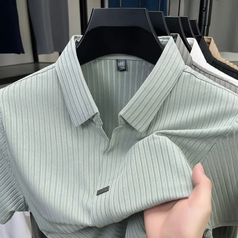 Личность полосками мужские Короткие рукава Polo рубашки модные чистые цвета футболки без пряжек лацканы летние ледяные шелки прохладная мужская одежда
Личность полосками мужские Короткие рукава Polo рубашки модные чистые цвета футболки без пряжек лацканы летние ледяные шелки прохладная мужская одежда