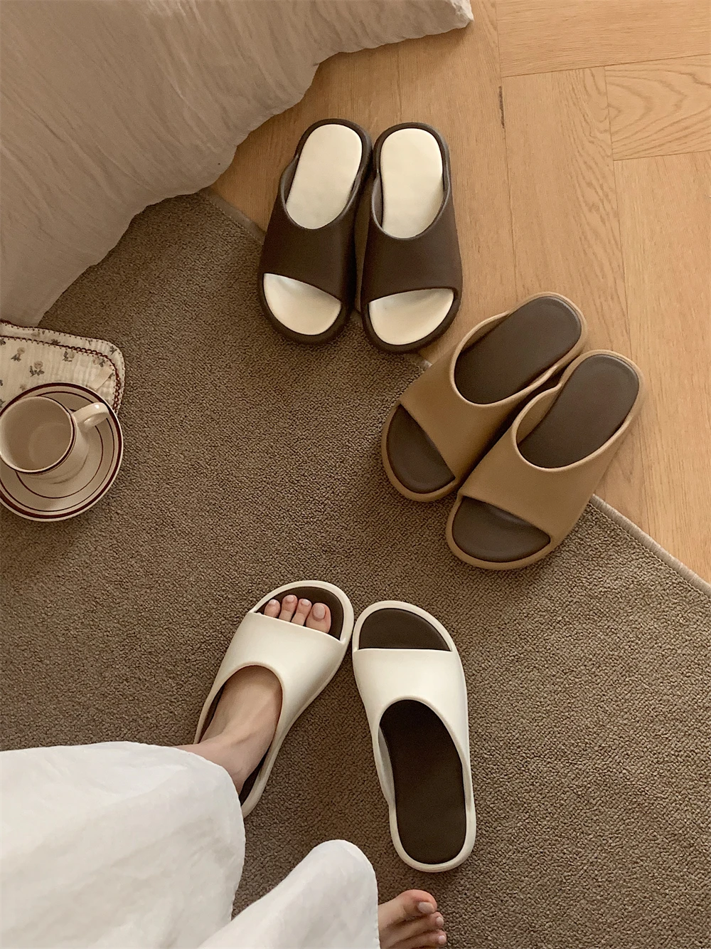 Fashionable Retro Women's Flat Sandals Soft Bottom Slip-On Shoes Anti-Slip Casual Outdoor Summer Flats Korean Style round Toe
Fashionable Retro Women's Flat Sandals Soft Bottom Slip-On Shoes Anti-Slip Casual Outdoor Summer Flats Korean Style round Toe
