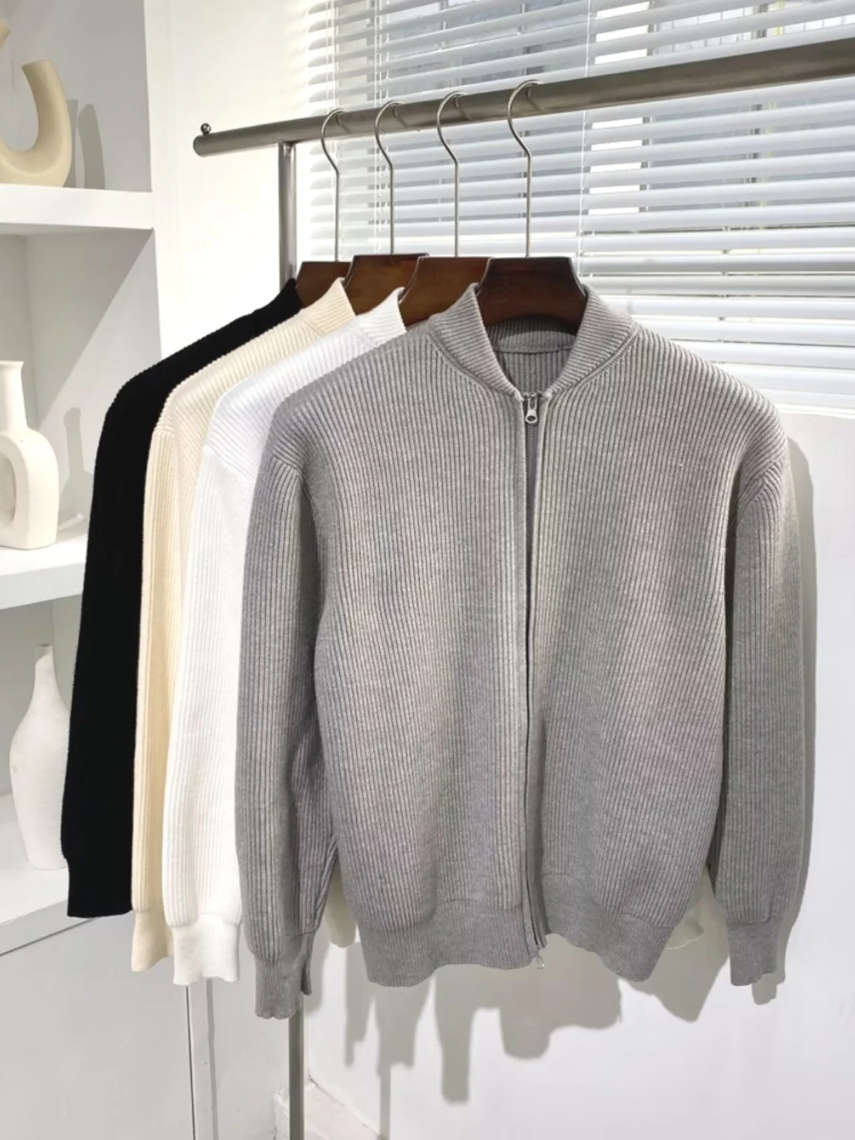 Однотонный вязаный свитшот с длинными рукавами для мужчин, приталенный, на молнии, для деловых поездок, с двойной молнией, повседневный трикотаж
Однотонный вязаный свитшот с длинными рукавами для мужчин, приталенный, на молнии, для деловых поездок, с двойной молнией, повседневный трикотаж