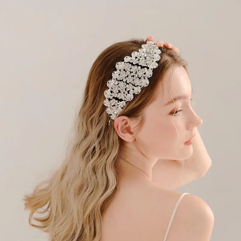 Европейские и американские аксессуары для невесты, расческа со стразами, высококачественная расческа для прически
Европейские и американские аксессуары для невесты, расческа со стразами, высококачественная расческа для прически