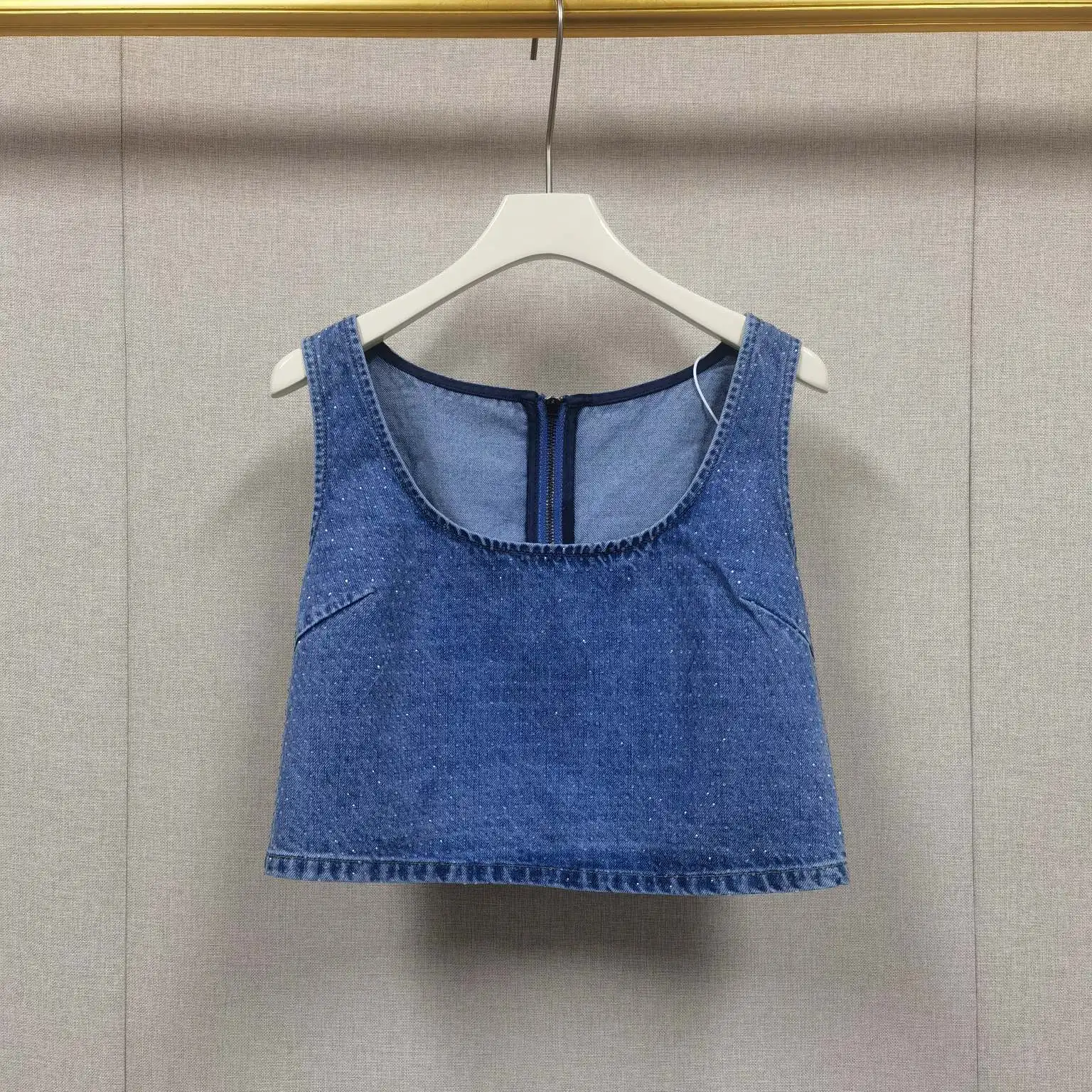 Summer 2026 New Diamond Decorated Denim Vest Women's Sleeveless Square Collar Design Small Size Upper Body Fashionable A-Line...
Summer 2026 New Diamond Decorated Denim Vest Women's Sleeveless Square Collar Design Small Size Upper Body Fashionable A-Line...