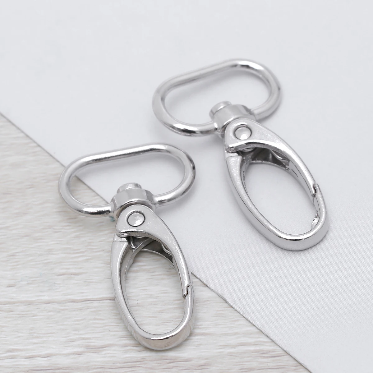 30pcs Swivel Lobster Hooks Durable Steel 360Degree Swivels for Bags Keychains Dog Leashes Crafts Decorations Jewelry Making
30pcs Swivel Lobster Hooks Durable Steel 360Degree Swivels for Bags Keychains Dog Leashes Crafts Decorations Jewelry Making
