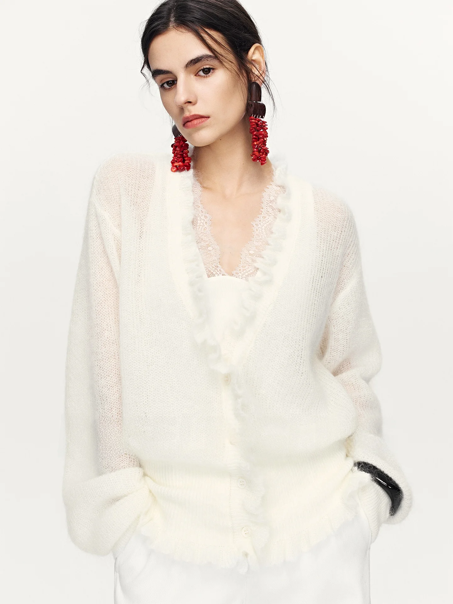 RoseLingLing French Romantic Hollow out Knitwear Long Sve V-Ne Button Detail Sve Embelliment Wool Blend Sweater
RoseLingLing French Romantic Hollow out Knitwear Long Sve V-Ne Button Detail Sve Embelliment Wool Blend Sweater