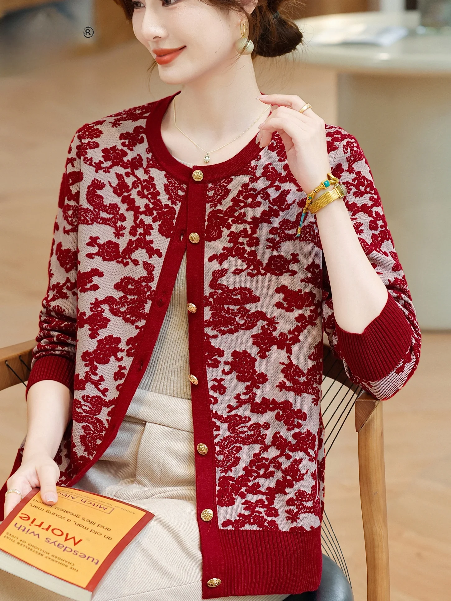 Ele Knitted Sweater Coat for Middle-Aged And ly Women Embroidered Faionable Autumn Wear Warm Loose Fit Button up
Ele Knitted Sweater Coat for Middle-Aged And ly Women Embroidered Faionable Autumn Wear Warm Loose Fit Button up