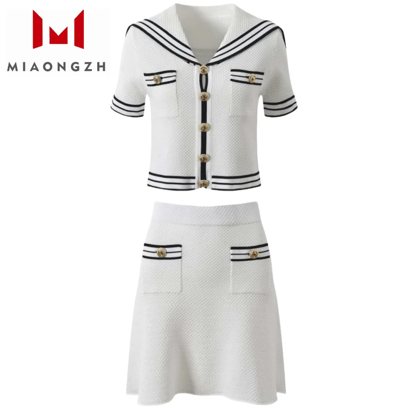 2025 Summer New Contrast Color Slimming Navy Collar Short Knitted Top Two Piece Set Fashion High Waist Skirt Ladies 2 Pieces Set
2025 Summer New Contrast Color Slimming Navy Collar Short Knitted Top Two Piece Set Fashion High Waist Skirt Ladies 2 Pieces Set