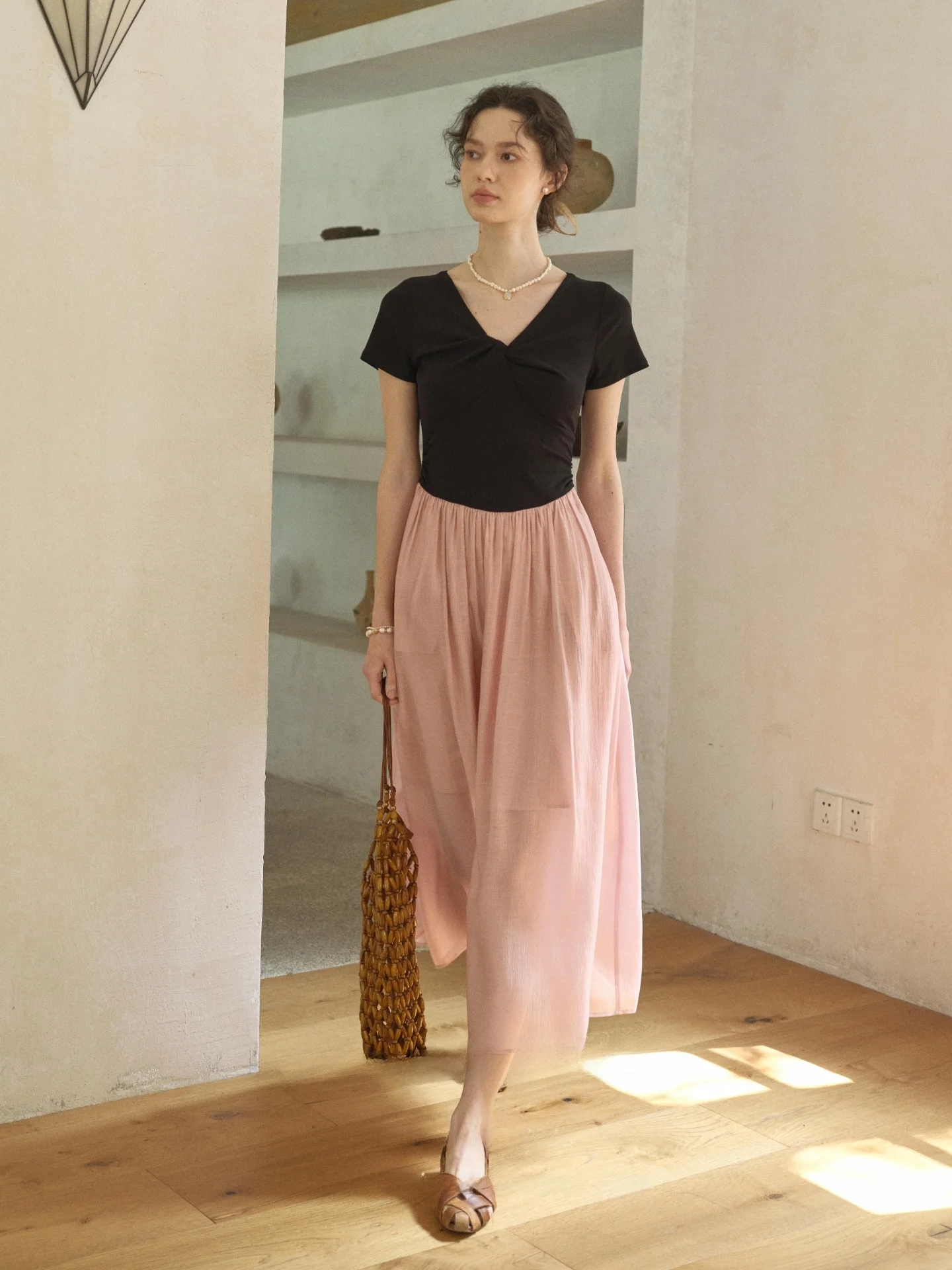 SimpleRetro French Style V-neck Faux Two-piece Dress Women's Waist-cinching Short Sleeve A-line Skirt Breathable Soft Lenzing...
SimpleRetro French Style V-neck Faux Two-piece Dress Women's Waist-cinching Short Sleeve A-line Skirt Breathable Soft Lenzing...