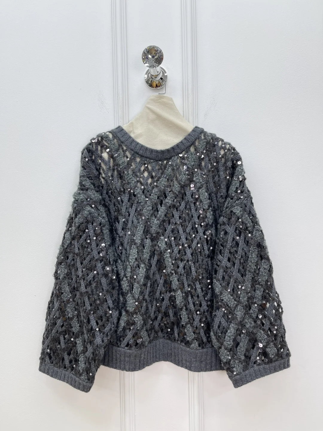 Women Wool Blend Sweater Autumn Sequined Hollow Out O-Neck Long Sleeve Loose Knitted Pullover
Women Wool Blend Sweater Autumn Sequined Hollow Out O-Neck Long Sleeve Loose Knitted Pullover