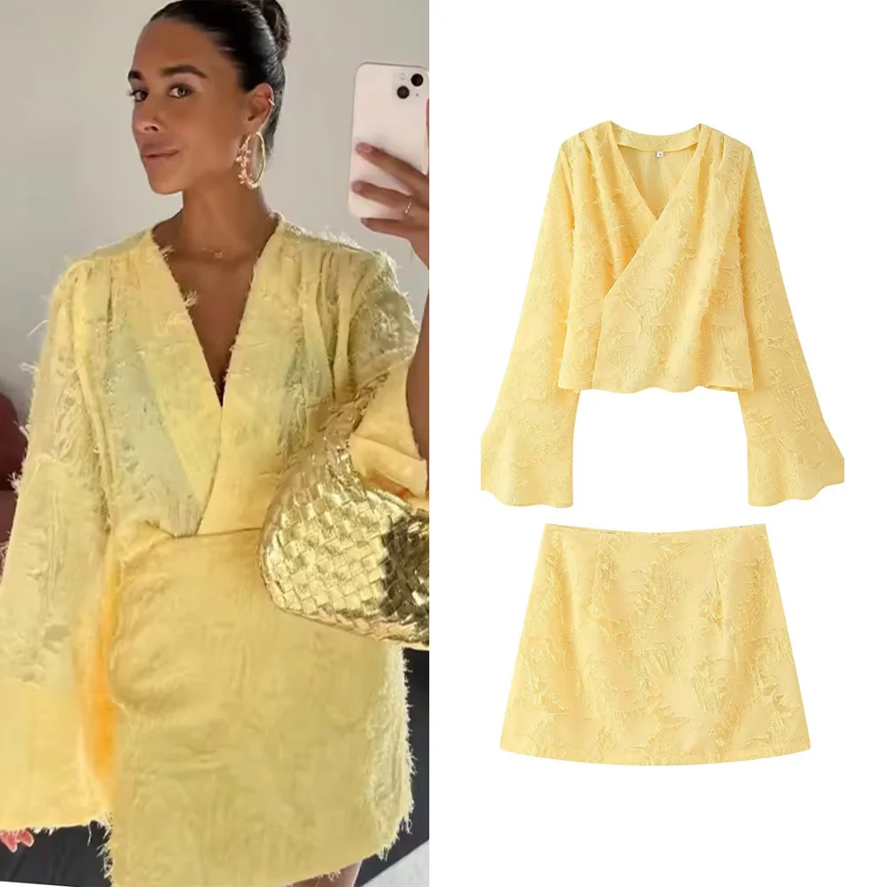 Women Elegant Skirts Set Jacquard Long-Sleeved V-Neck Shirt Zip Skirt Set New 2025 Spring/Summer Fashion Holiday Beach Set
Women Elegant Skirts Set Jacquard Long-Sleeved V-Neck Shirt Zip Skirt Set New 2025 Spring/Summer Fashion Holiday Beach Set