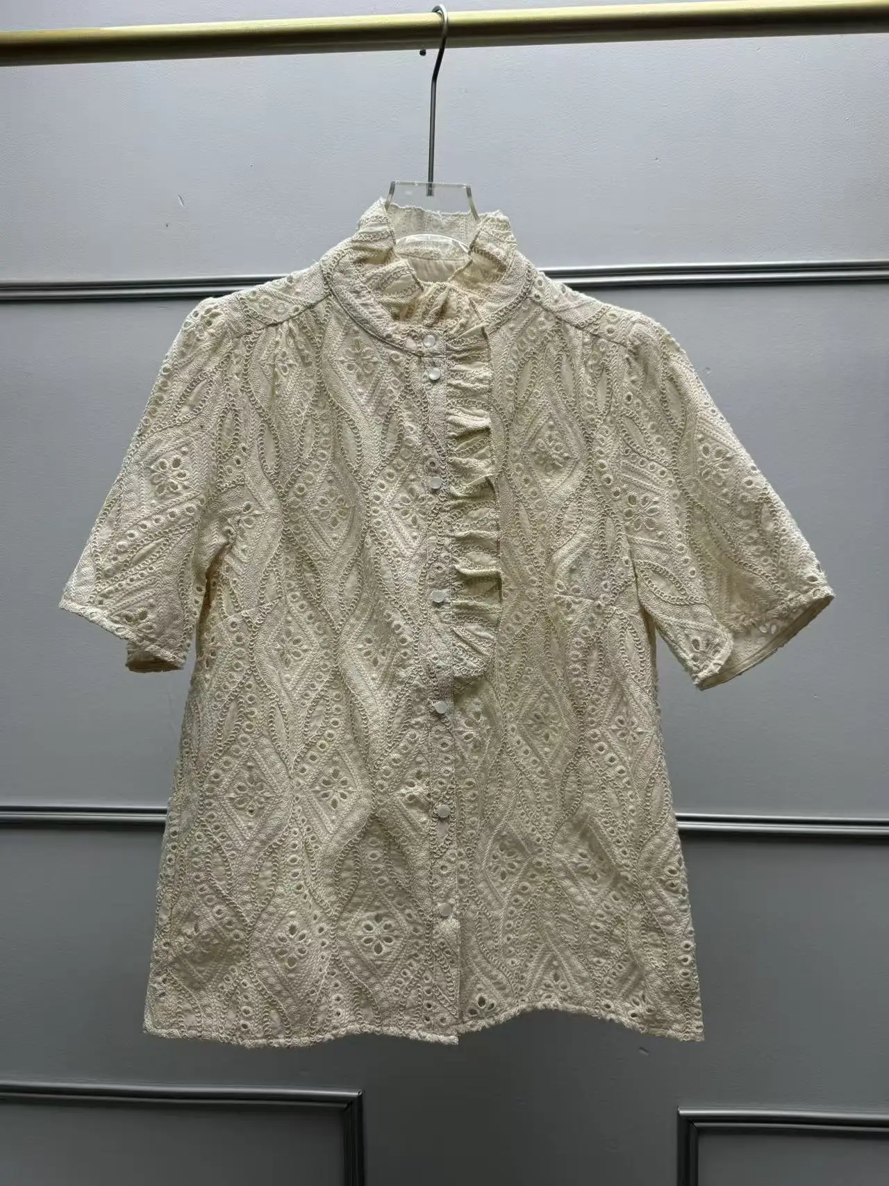 Elegant Embroidered Hollow out Wooden Pure Color Heavy Work Short Sleeve Shirt Spring Summer New Arrival Women's Fashion
Elegant Embroidered Hollow out Wooden Pure Color Heavy Work Short Sleeve Shirt Spring Summer New Arrival Women's Fashion