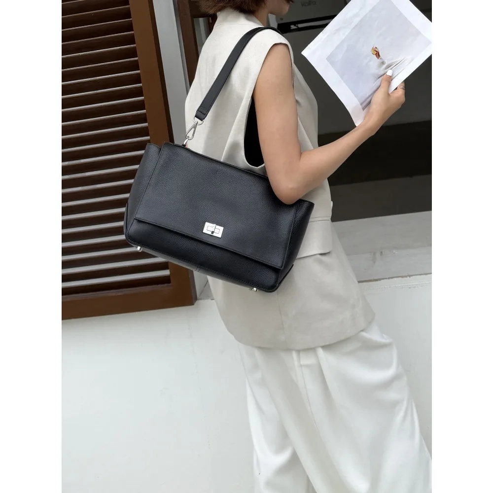 Нишевый дизайн, новая сумка-раскладушка из воловьей кожи первого слоя, большая вместительная сумка с замком, классическая универсальная модная простая женская сумка премиум-класса в стиле ретро
Нишевый дизайн, новая сумка-раскладушка из воловьей кожи первого слоя, большая вместительная сумка с замком, классическая универсальная модная простая женская сумка премиум-класса в стиле ретро