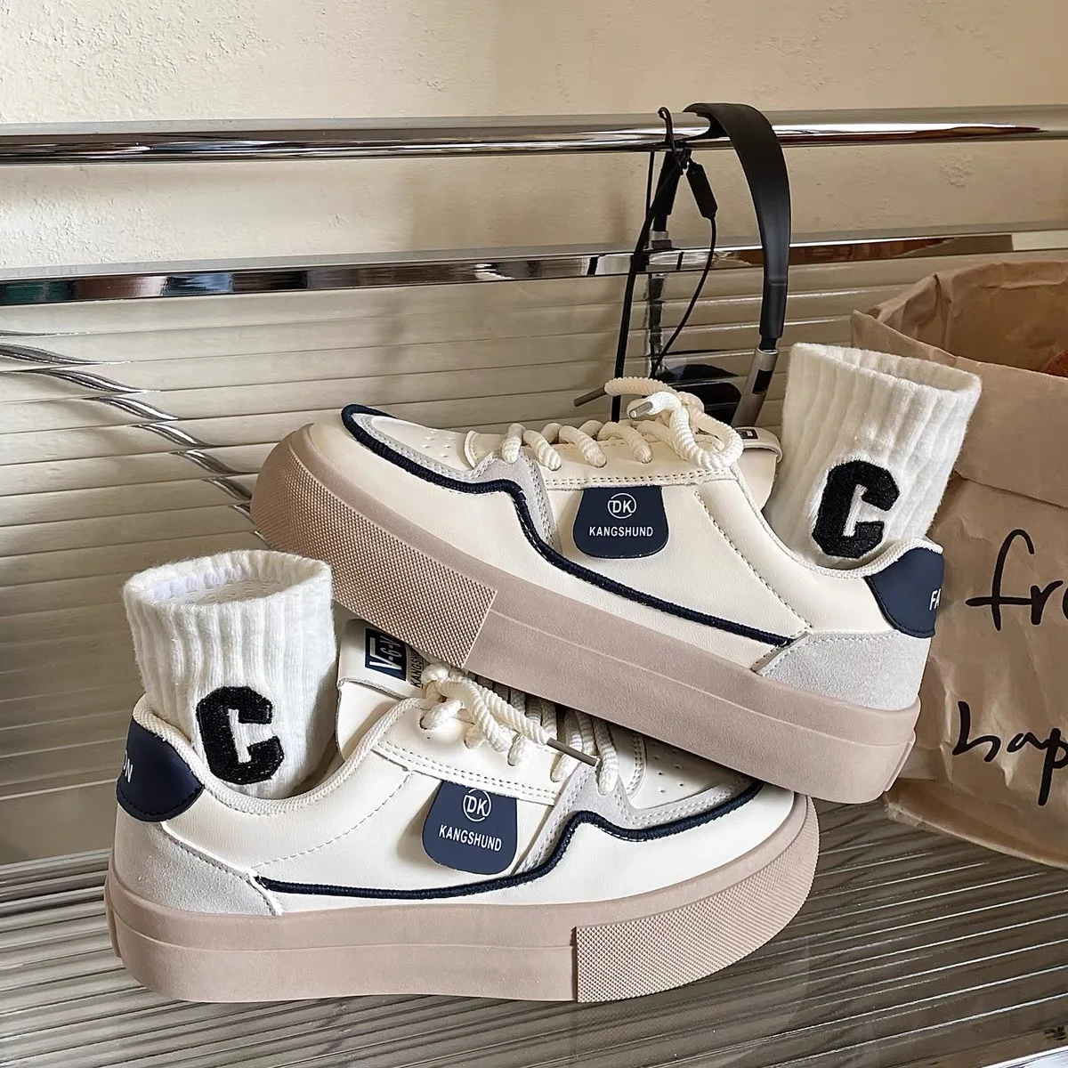 Korean Women Shoes 2024 Autumn Winter New Original Thick Soled Small White Shoes American Trend Casual Fashion Shoes for Women
Korean Women Shoes 2024 Autumn Winter New Original Thick Soled Small White Shoes American Trend Casual Fashion Shoes for Women