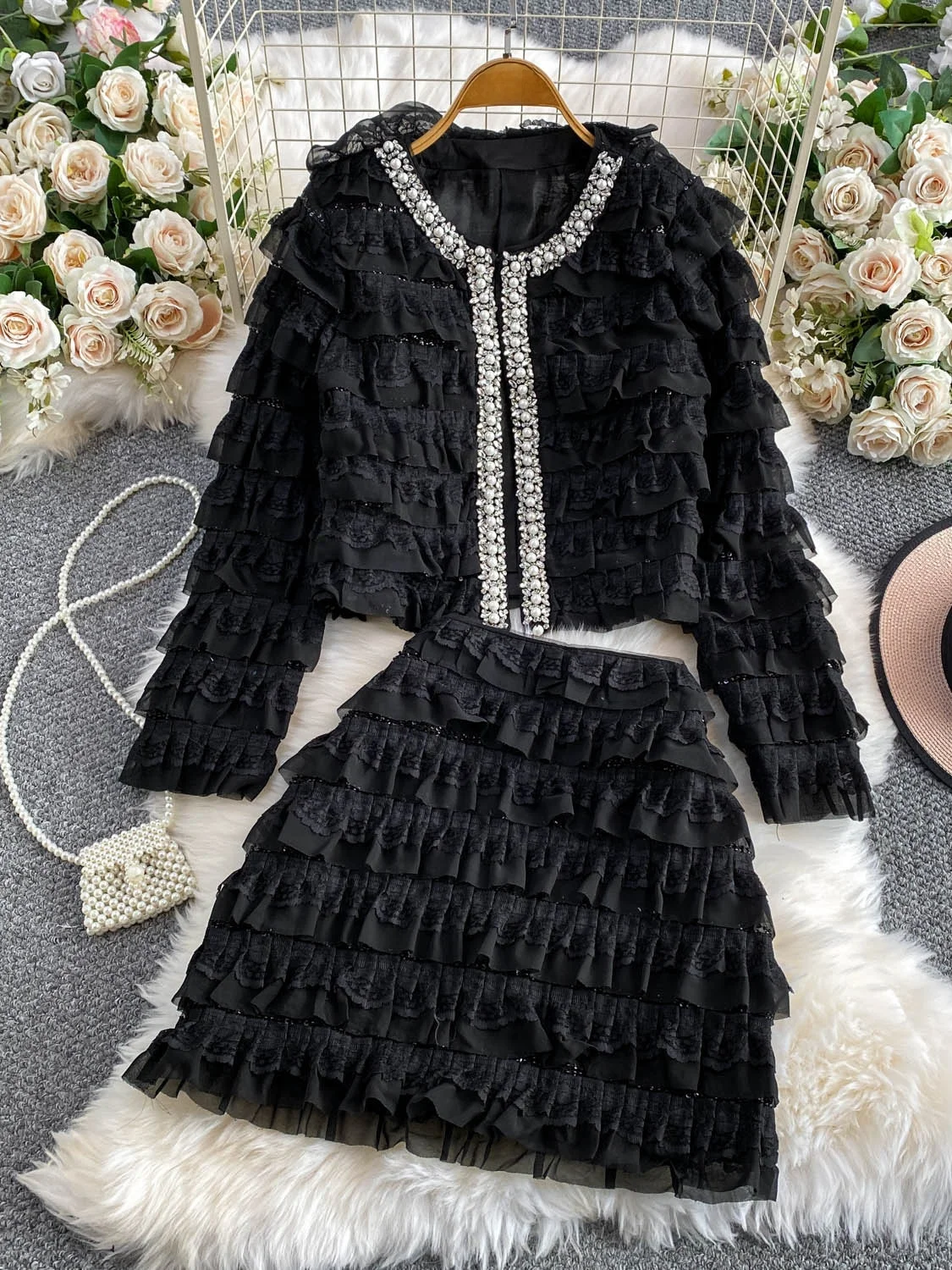 Elegant round Neck Lace Splicing Set with Heavy Embellishment Diamond Beads Short Skirt Fashionable Commute Style Women's Suit
Elegant round Neck Lace Splicing Set with Heavy Embellishment Diamond Beads Short Skirt Fashionable Commute Style Women's Suit