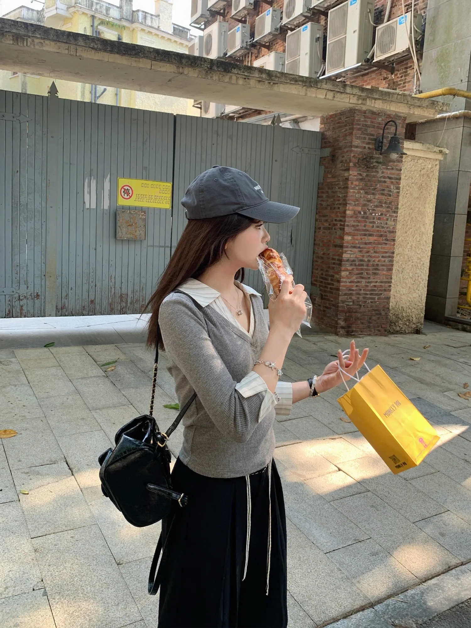 Женский трикотажный топ Slim Fit с длинным рукавом, имитация двухслойности, удобный, для повседневной носки, весенний, модный, в стиле кэжуал
Женский трикотажный топ Slim Fit с длинным рукавом, имитация двухслойности, удобный, для повседневной носки, весенний, модный, в стиле кэжуал