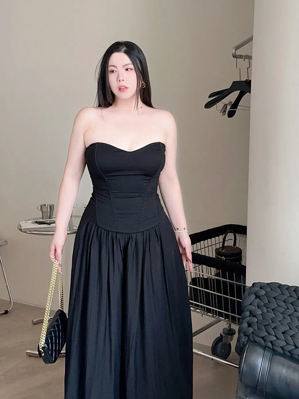 Elegant Short Strapless Fishbone U-shaped Hemline Conceal Flattering plus Size Top in Black Polyester Fiber for All Seasons
Elegant Short Strapless Fishbone U-shaped Hemline Conceal Flattering plus Size Top in Black Polyester Fiber for All Seasons