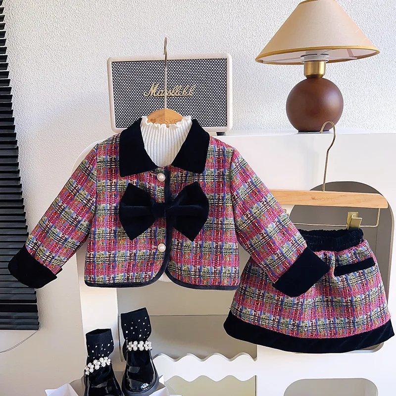 New set for girls, young children and small fragrant wind suit winter new bow plus cotton coat skirt two-piece set 2-8 years old 
New set for girls, young children and small fragrant wind suit winter new bow plus cotton coat skirt two-piece set 2-8 years old