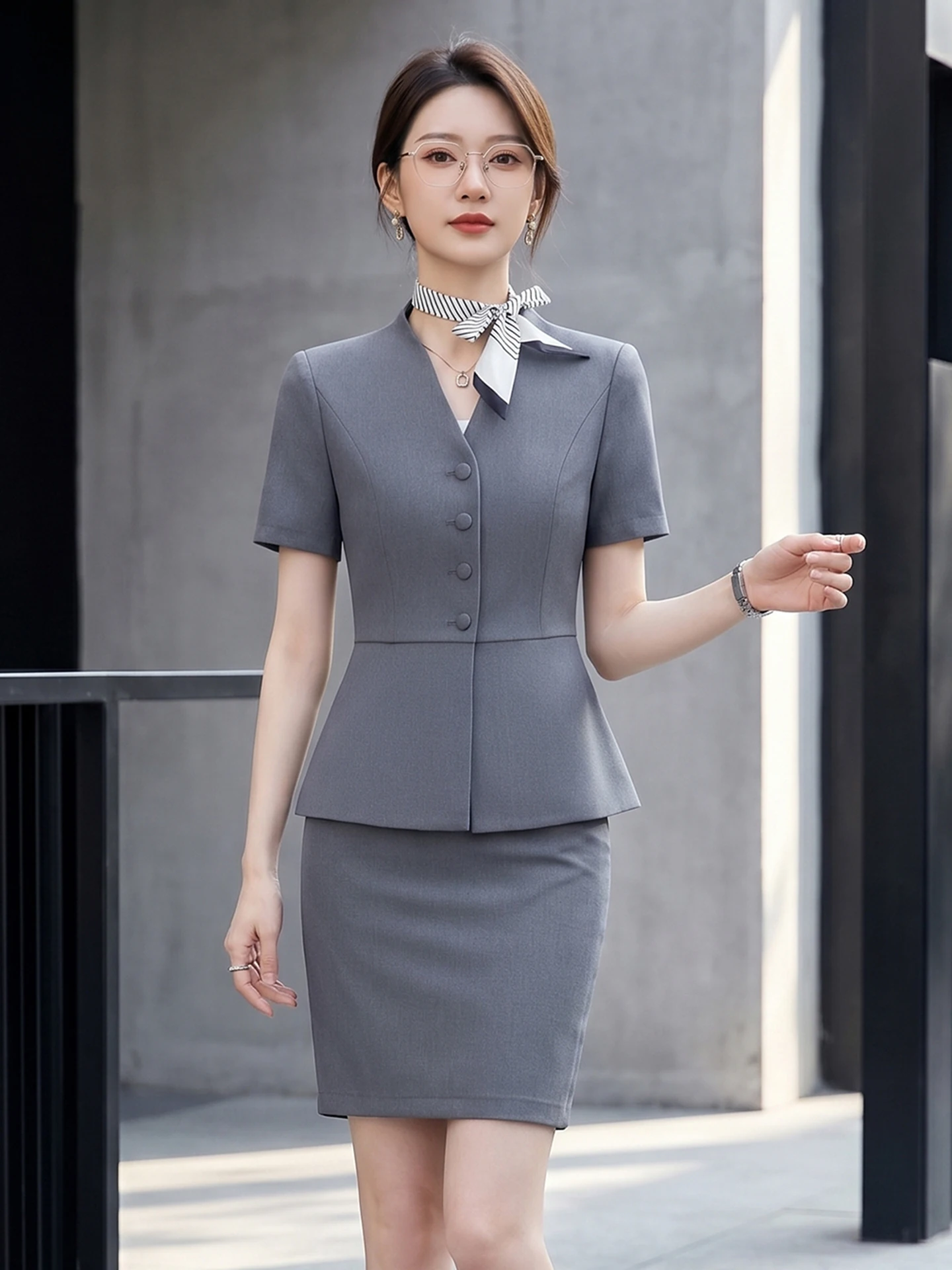 Gray Professional Women's Suit Set Summer 2026 New Hotel Front Desk Work Uniforms Short Sleeve Polyester Business Skirt Suit
Gray Professional Women's Suit Set Summer 2026 New Hotel Front Desk Work Uniforms Short Sleeve Polyester Business Skirt Suit