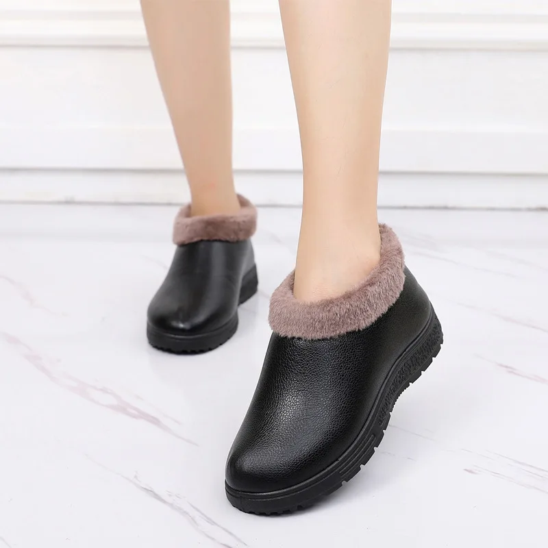 Женские хлопковые ботинки Old Beijing Cloth с флисовой подкладкой, теплые, водонепроницаемые, с мягкой кожаной поверхностью, для женщин среднего и старшего возраста.
Женские хлопковые ботинки Old Beijing Cloth с флисовой подкладкой, теплые, водонепроницаемые, с мягкой кожаной поверхностью, для женщин среднего и старшего возраста.